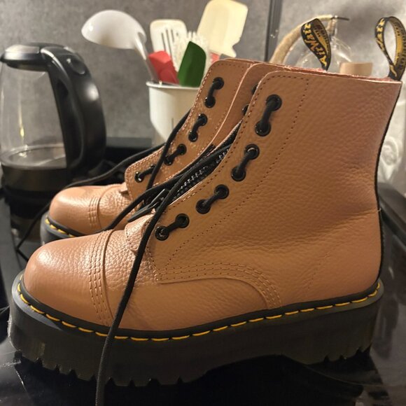 Pink women's Dr Marten's boots & Black women's Aldo boots - Picture 3 of 6